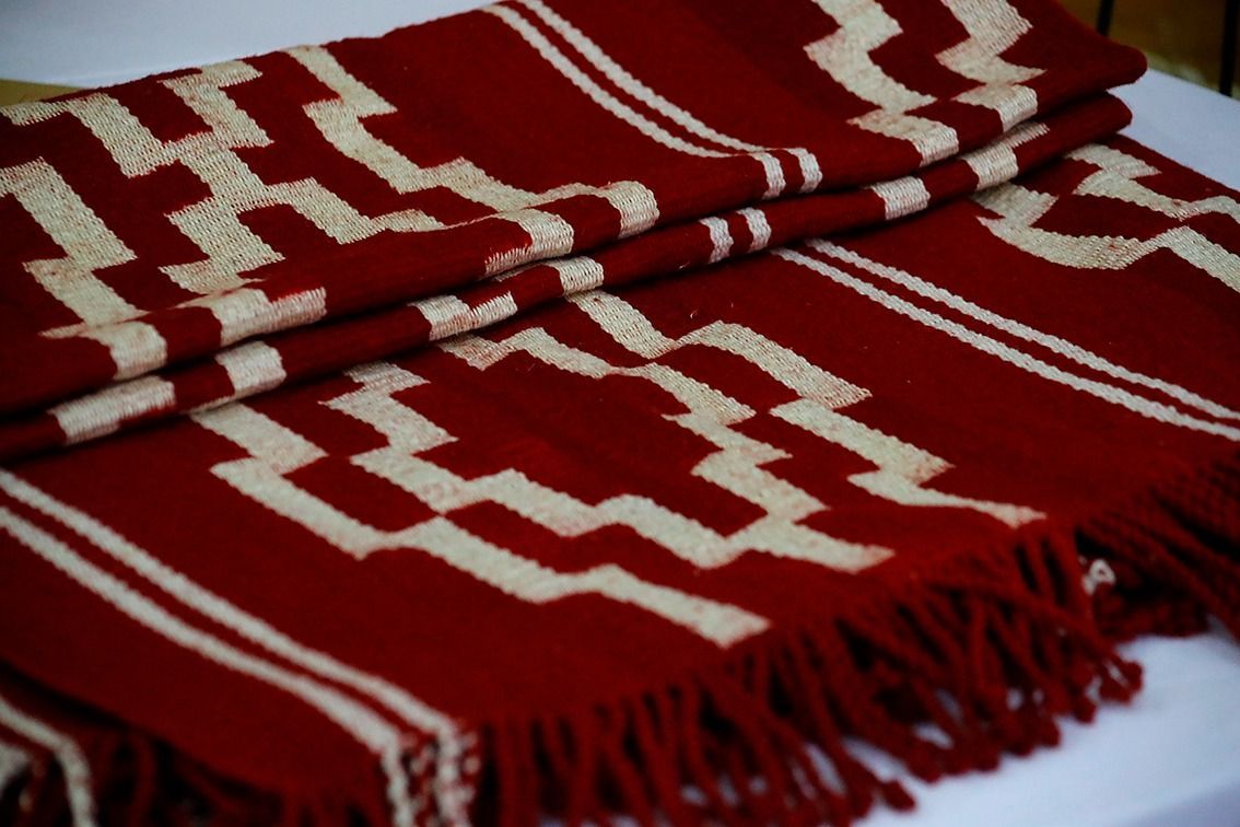 Trarikanmakuñ: tejido y forma milenaria del pueblo mapuche