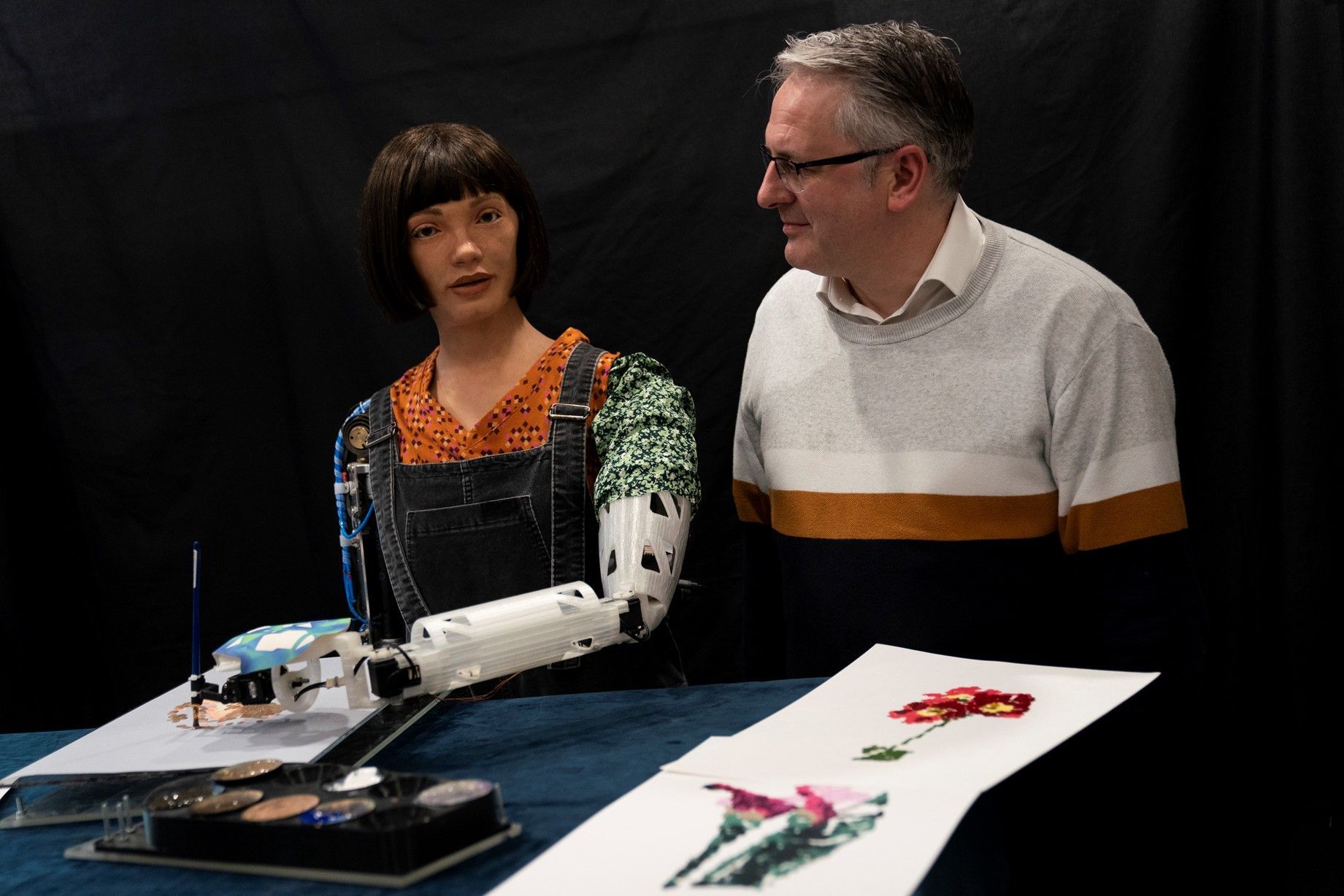 Exitosa presentación de androide ‘artista’ Ai-Da en Bienal de Venecia
