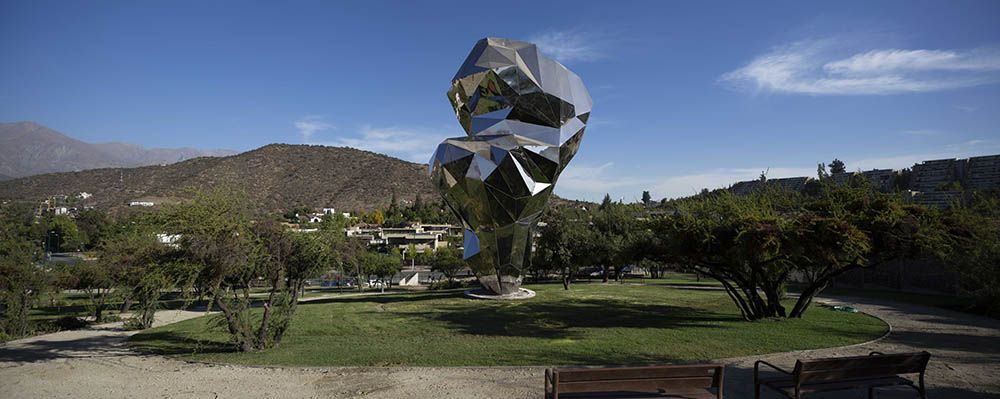 «Plegar el Paisaje»: la escultura de Salineros que acoge su entorno en Lo Barnechea