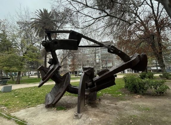 Esculturas públicas en Perú y Chile: dos culturas del cuidado y mantención