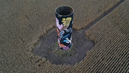 Conilars revive con coloridos hongos mágicos silo de Villa Alegre, en Maule