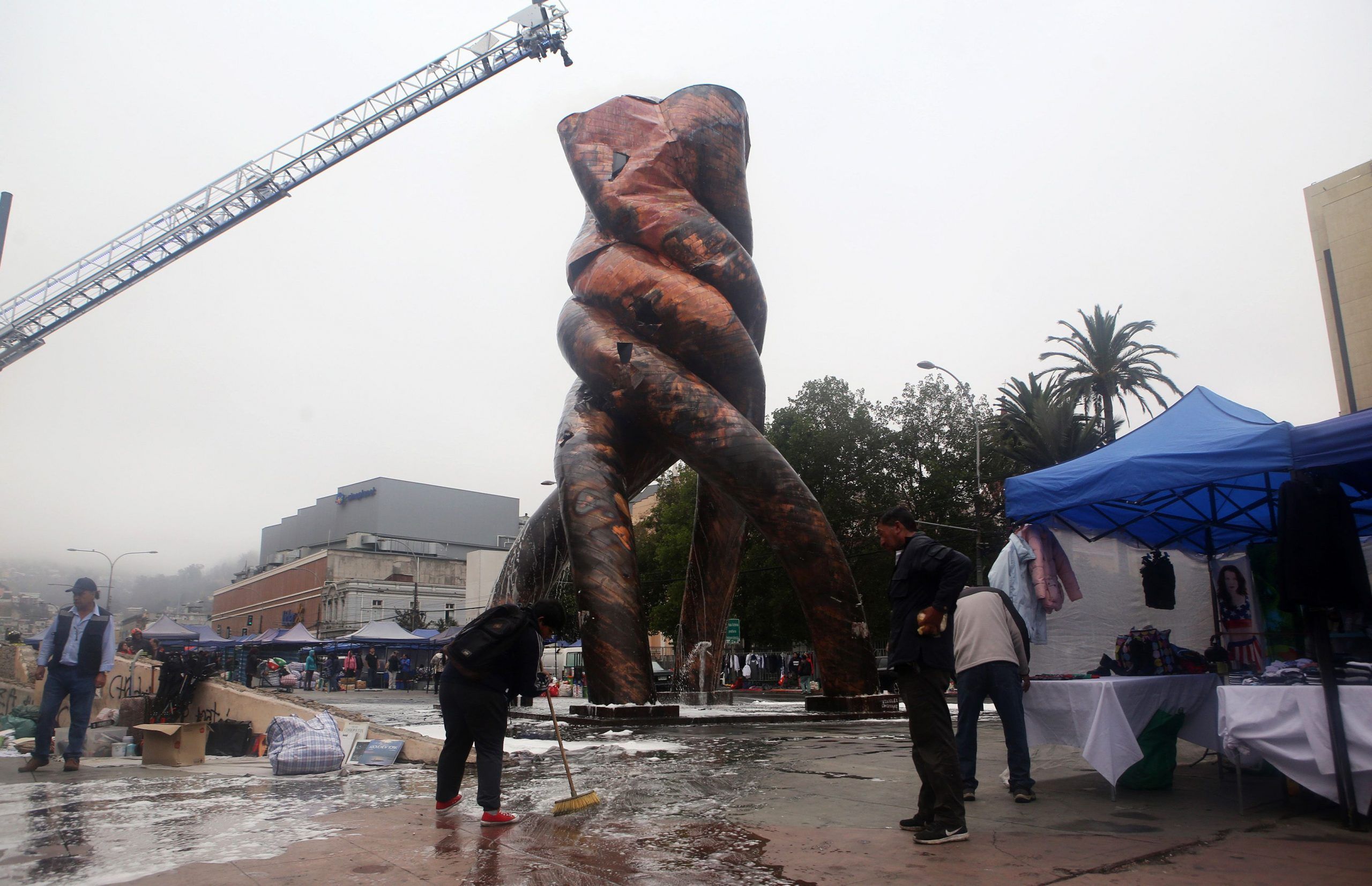 Municipio y autor deciden destino de Monumento a la Solidaridad quemado en 2020