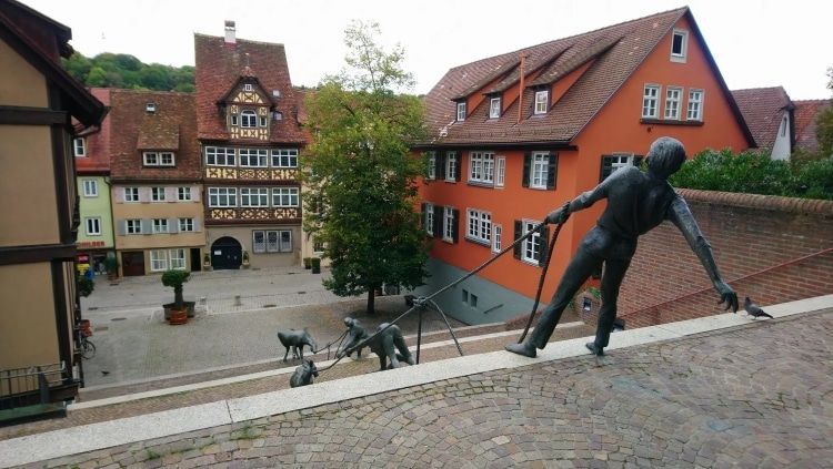 Dinámica escultura funcional de artista alemán otorga valor a Schwäbisch Hall