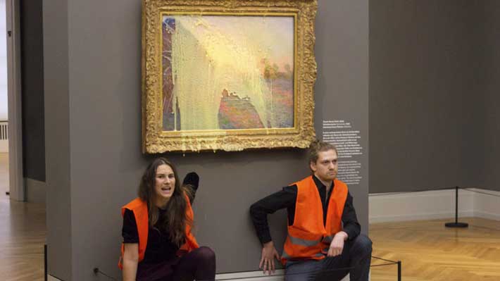 Ecologistas lanzan puré de papas sobre «Los Almiares» de Monet en Alemania