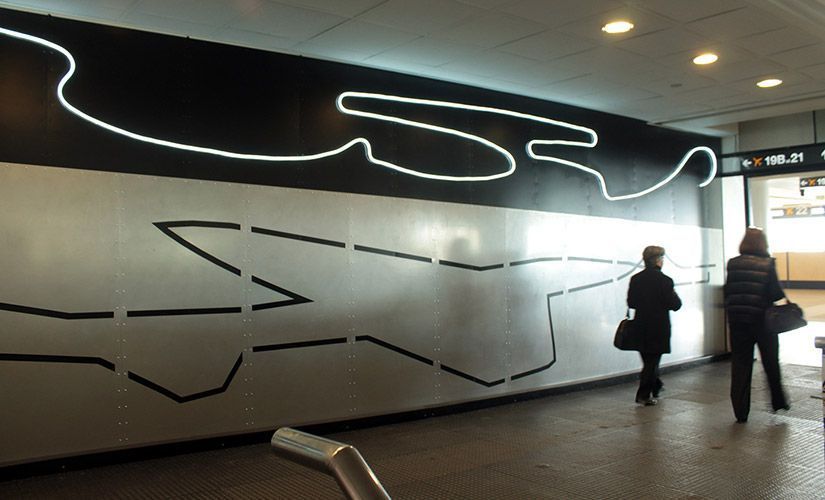 Ida y regreso de Eugenio Dittborn en «Todos los Vuelos» del aeropuerto de Santiago