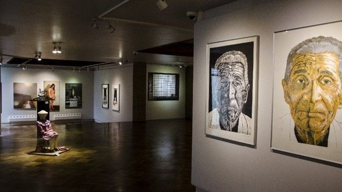 XLIV Concurso de Arte Joven U. Valpso. premia obra que indaga la IA desde el trabajo humano
