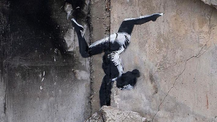 Banksy elogia resistencia ucraniana con graffiti en ciudad bombardeada por Rusia