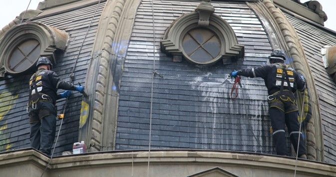 Borran grafitis de cúpula vandalizada en Museo Nacional de Bellas Artes