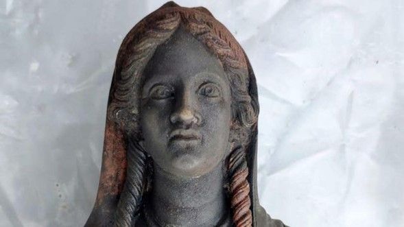 Descubren estatuas de más de 2.000 años de antigüedad en Toscana, Italia