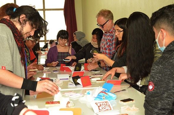 Grabador estadounidense Aaron Terry realizó master class en Universidad de Playa Ancha