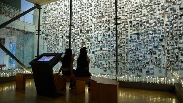 Museo de los DD.HH. expone muestra «Mala Memoria. Arte Joven y Archivos»