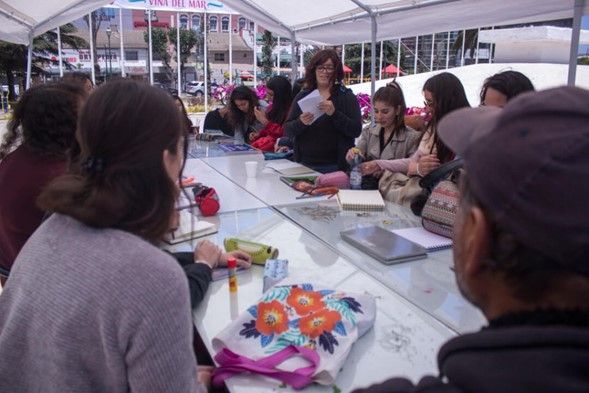 Partió encuentro de Artes Gráficas Sacapuntas Festival de Ilustración 2022 en Valparaiso