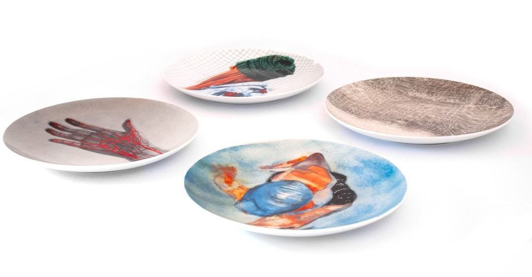 Colectivo de artistas contemporáneas chilenas revolucionan el soporte tradicional y exploran platos