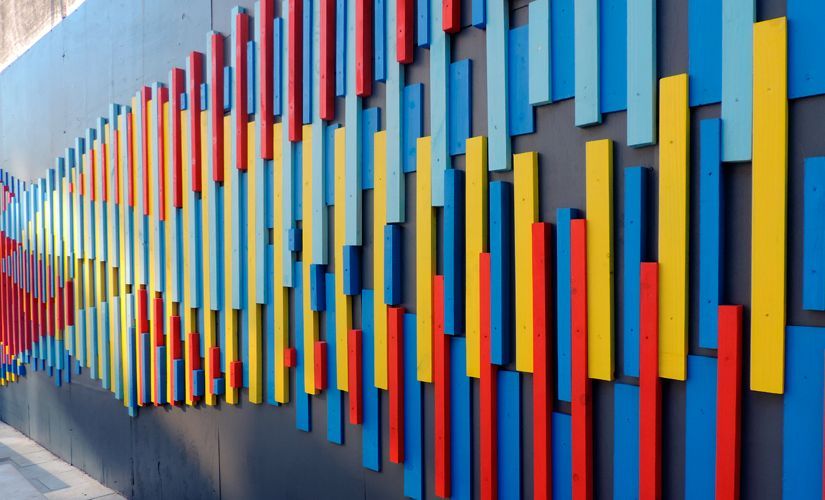 Sol Guillón: expresión mural de «Carro del Cielo» de Gabriela Mistral hecha tejido y treillage