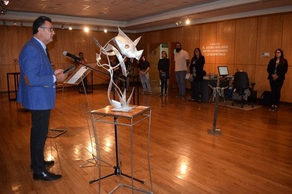 Galería de Arte U. Autónoma expone esculturas en acero de promoción 2022 de Artes Visuales