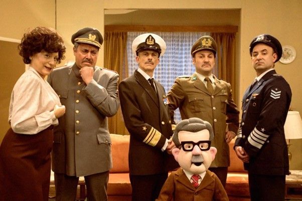 “Golpe a golpe” en Matucana 100: sitcom que reúne a Allende y Pinochet al estilo ‘Alf’