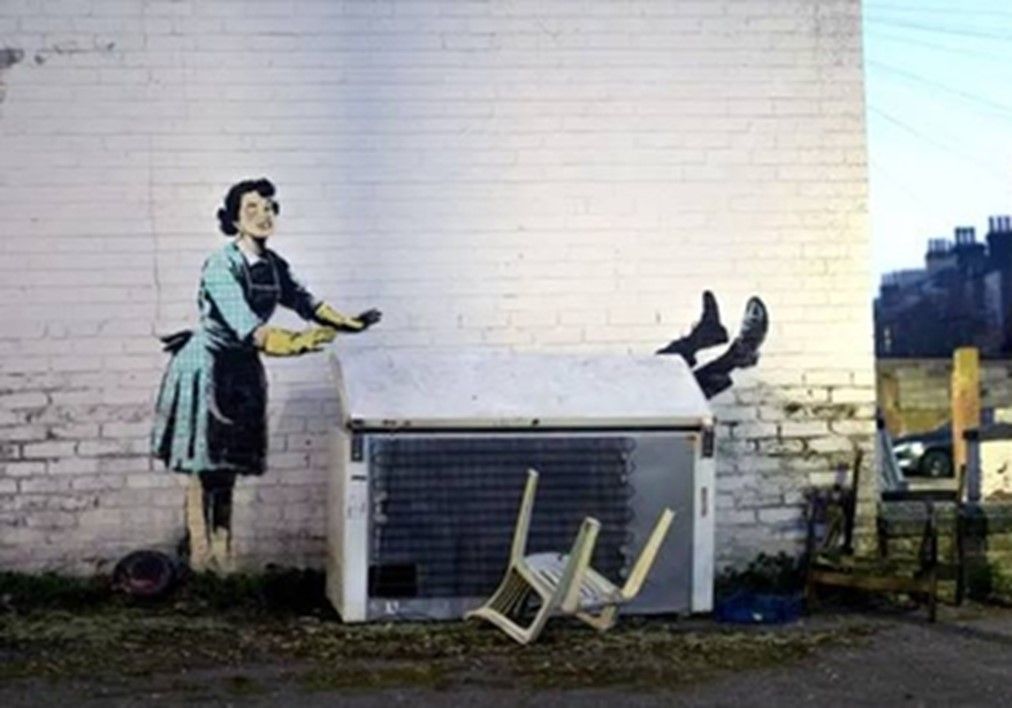 Bansky reaparece el 14 de febrero con mural que crítica la violencia conyugal machista
