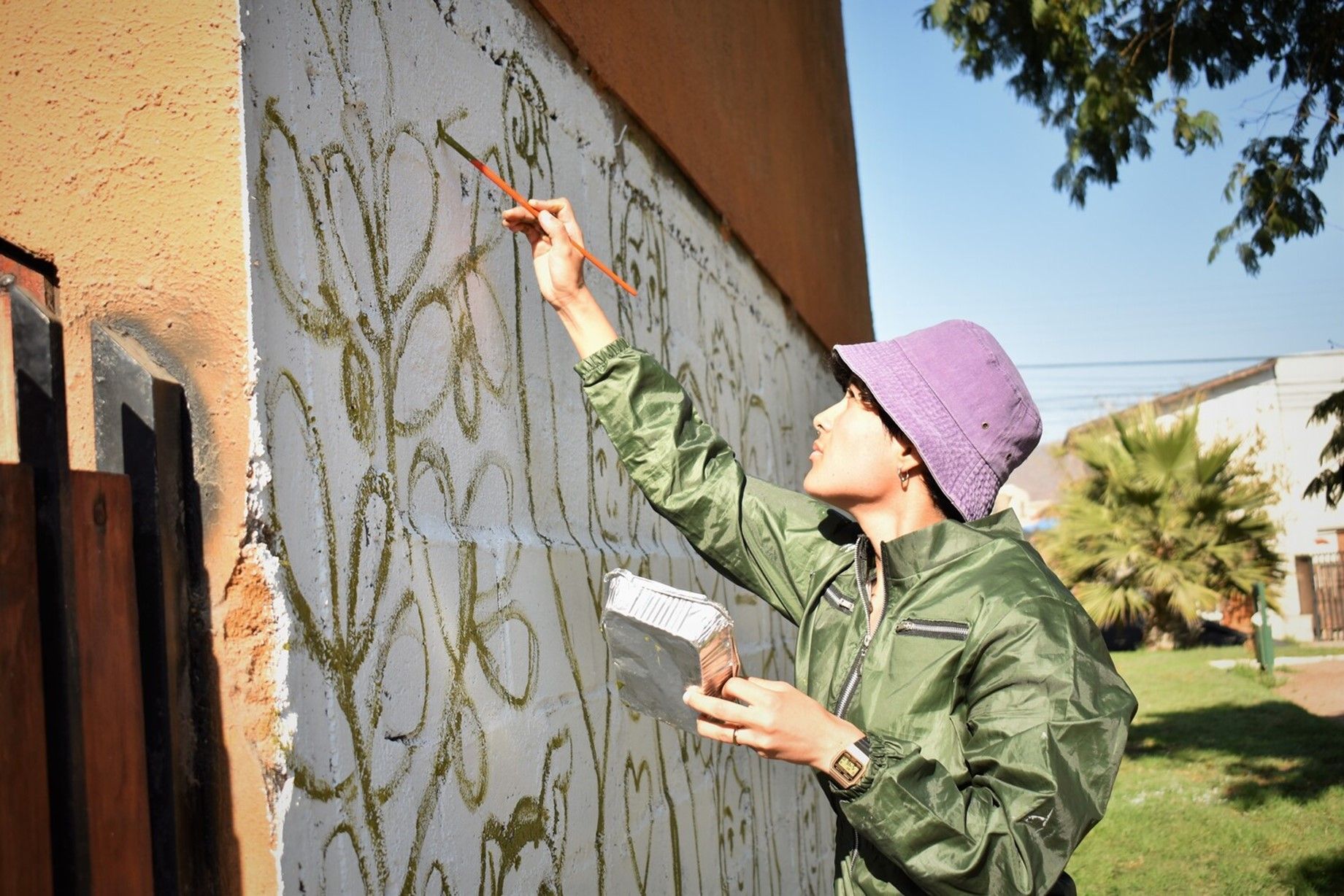 Artistas visuales y vecinas crean mural conmemorativo en Las Compañías, La Serena