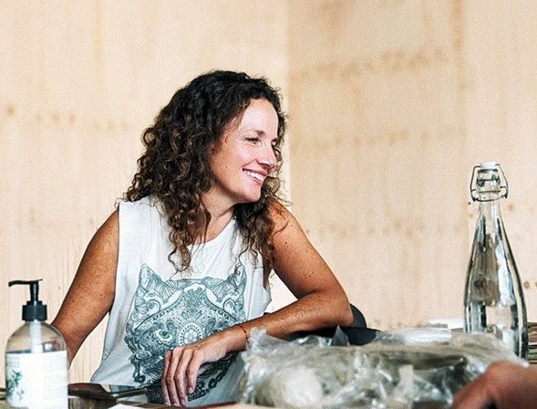 Profesora y ceramista Paula de Solminihac recibe el Premio de Creación Artística UC 2023