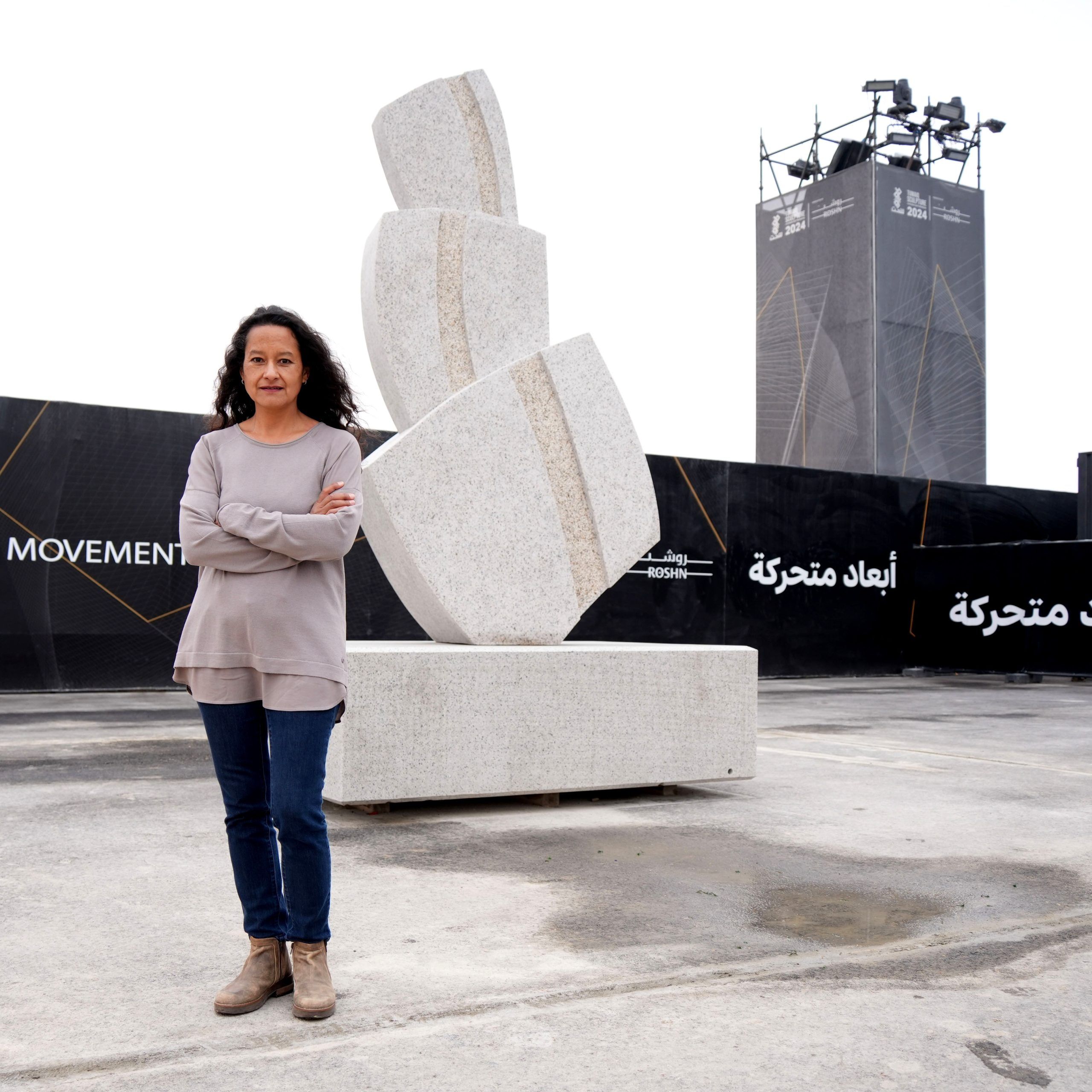 Tuwaiq Sculpture 2024 exhibió 650 proyectos de 84 países: chilena Lorena Olivares presentó “Crecimiento”