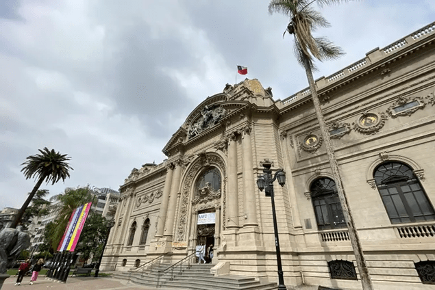 Boric anuncia aumento del 60% en presupuesto para Cultura en 2025
