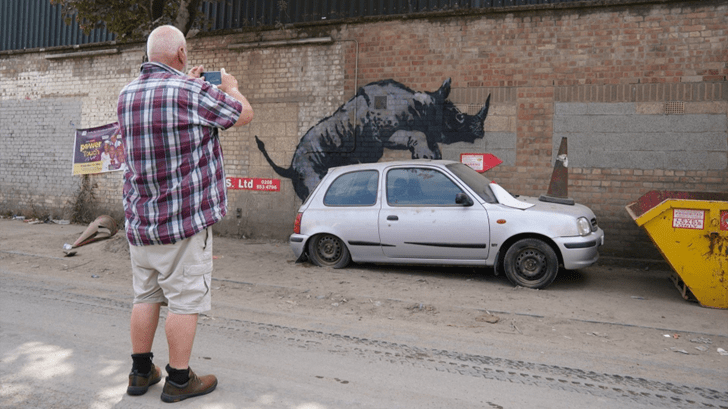 Vandalizan grafiti de Banksy de su serie «Zoo de Londres»