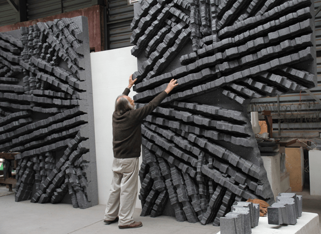 Parque Lo Varas de Renca inaugura escultura del Premio Nacional Federico Assler