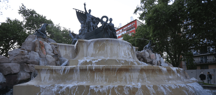 Metro entrega restaurada Fuente Alemana a Santiago