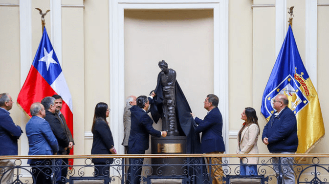 Estatua Polimnia regresa al patrimonio de Santiago tras ser robada en 2014